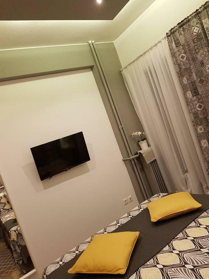 'golden Aurora' With Elegant Style Athens