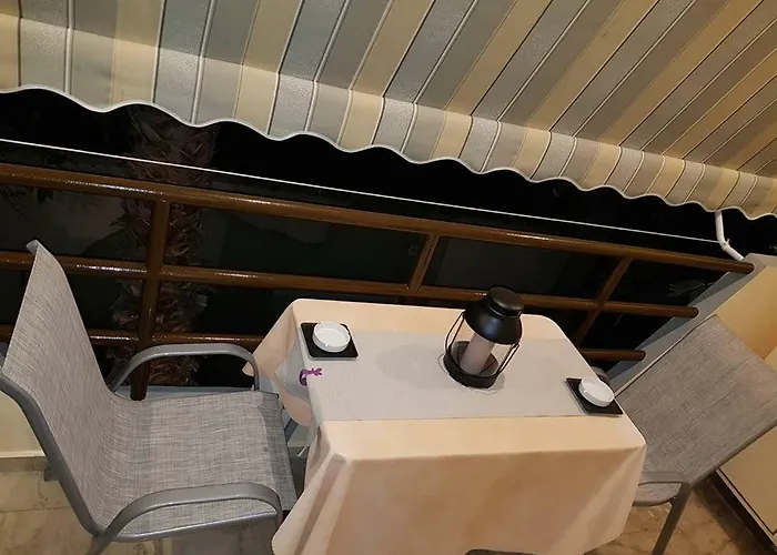 \'Golden Aurora\' Apartment With Elegant Style