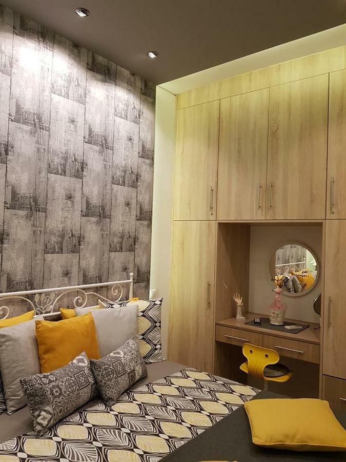 'golden Aurora' With Elegant Style Athens